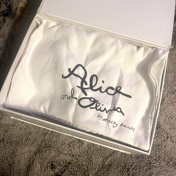 💯% Authentic Alice+Olivia Dina Snakeskin Pumps/Heels- 37.5= 6 1/2 - Picture 7 of 7